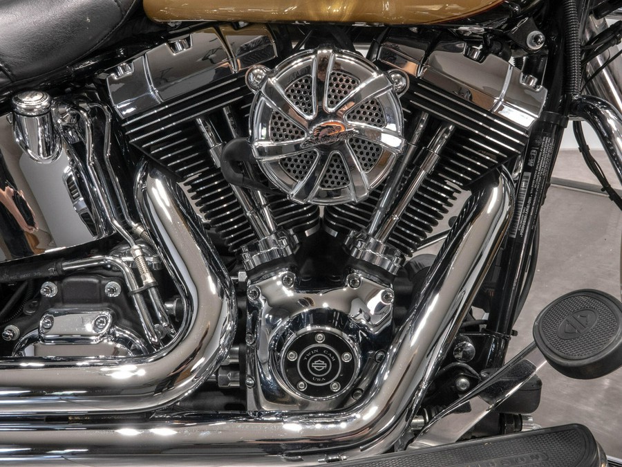 2017 HARLEY-DAVIDSON FLSTC HERITAGE CLASSIC in Black Hills Gold/ Black Quartz
