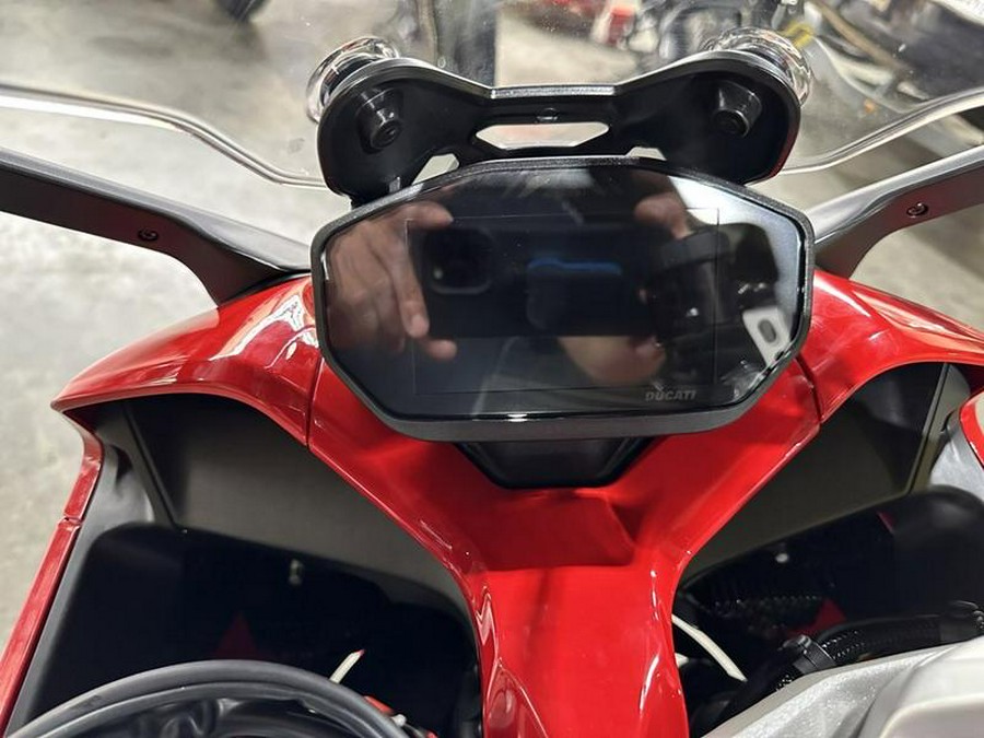 2024 Ducati Supersport 950 Red