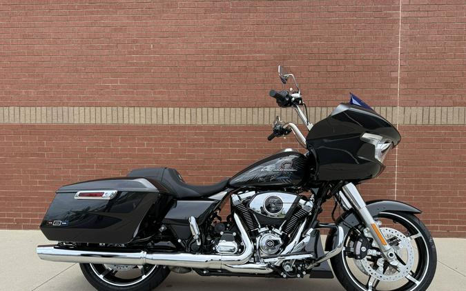 2026 Harley-Davidson® Road Glide® Midnight Ember Chrome Trim