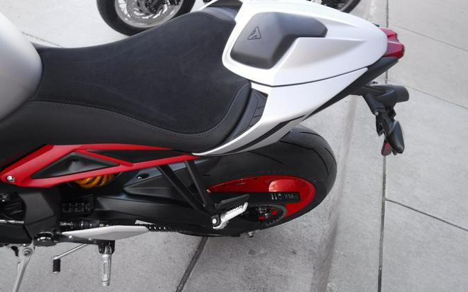 New 2026 Triumph Street Triple 765 RX Motorcycle in Kansas City, MO