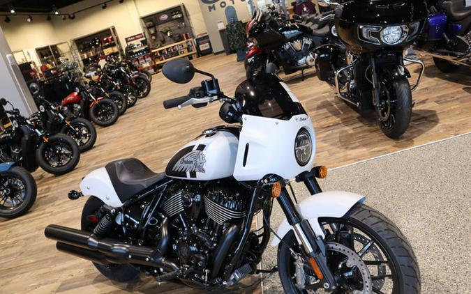 2024 Indian Motorcycle® Sport Chief Ghost White Metallic Smoke