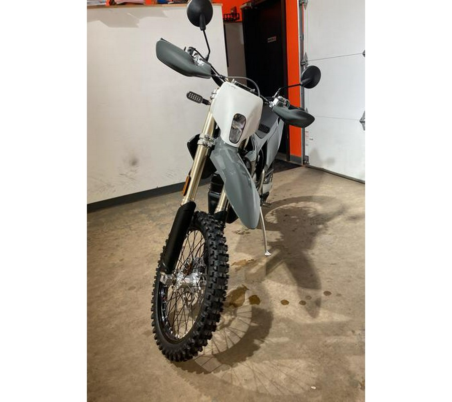 2025 Stark Varg 60 HP Varg 19" Standard