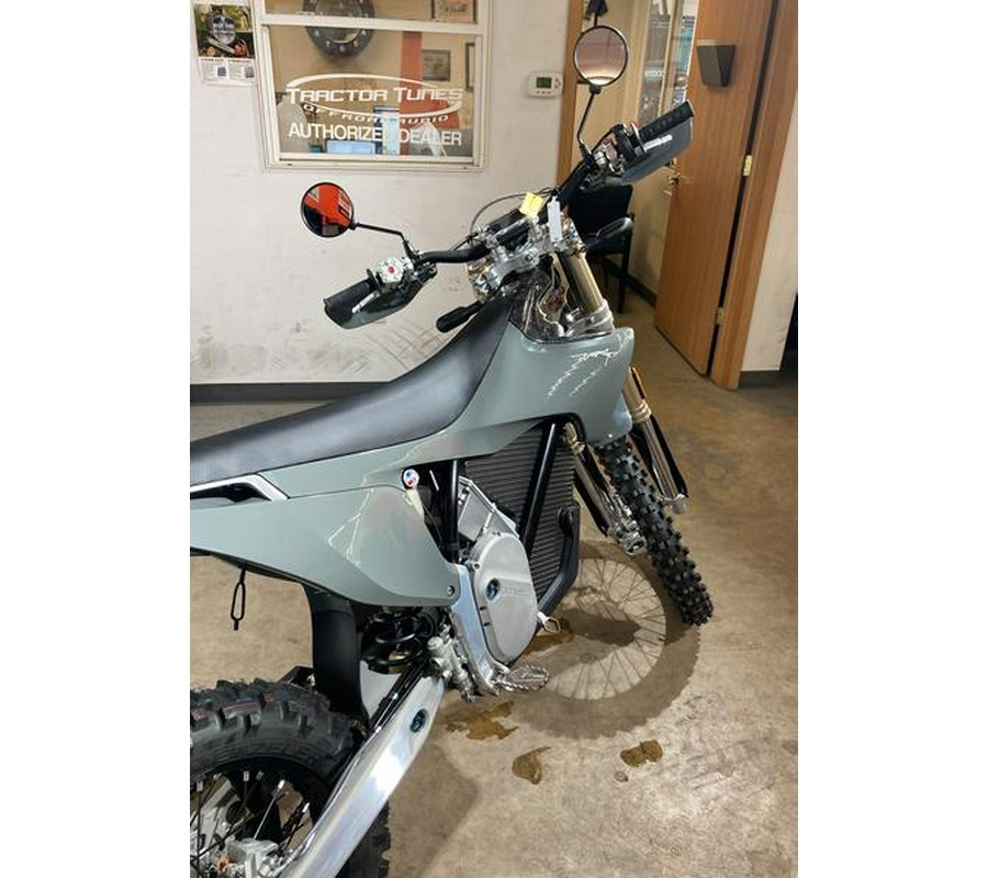 2025 Stark Varg 60 HP Varg 19" Standard