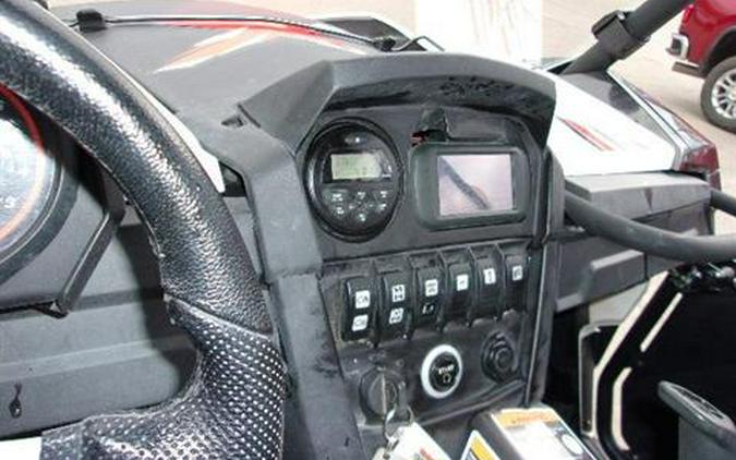 2014 Can-Am Maverick™ Max X® rs DPS™ 1000R