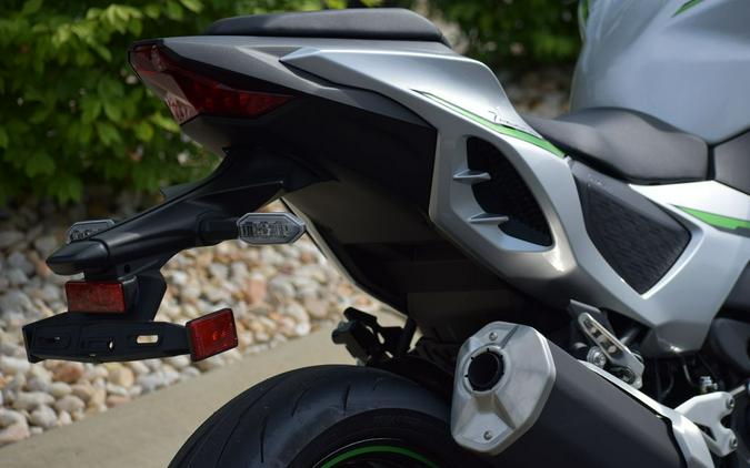 2024 Kawasaki Ninja® 7 Hybrid ABS