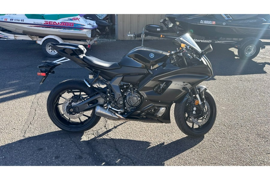 2025 Yamaha YZF-R7 CA