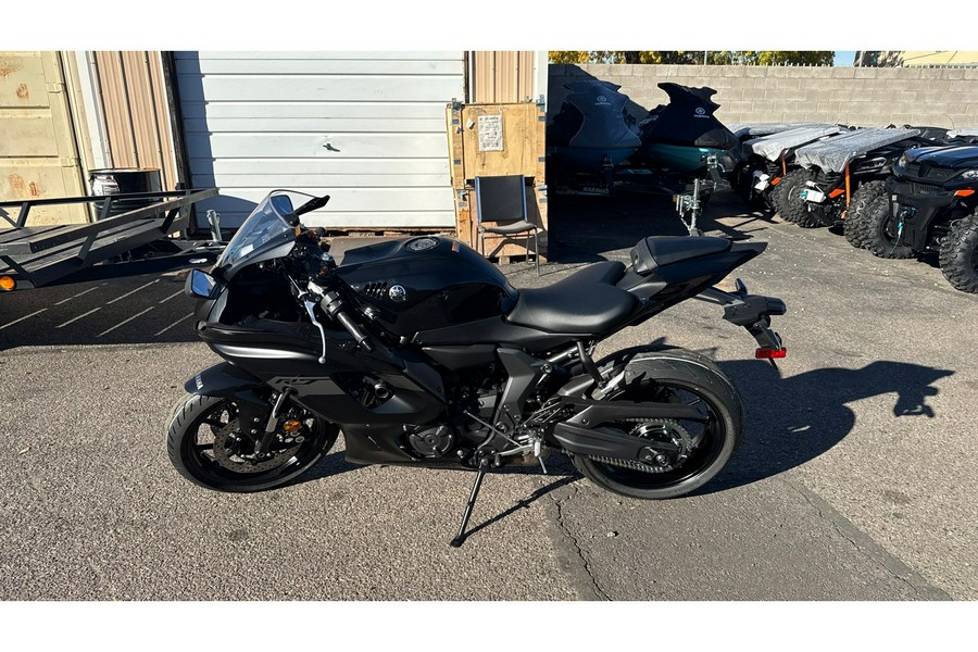 2025 Yamaha YZF-R7 CA