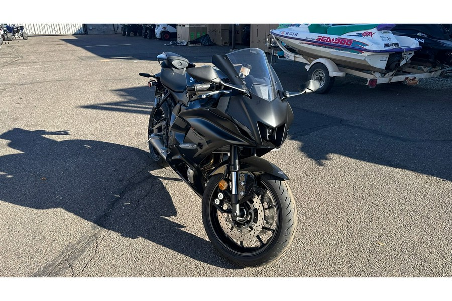 2025 Yamaha YZF-R7 CA