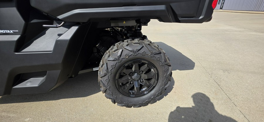 2026 Can-Am Defender DPS HD9