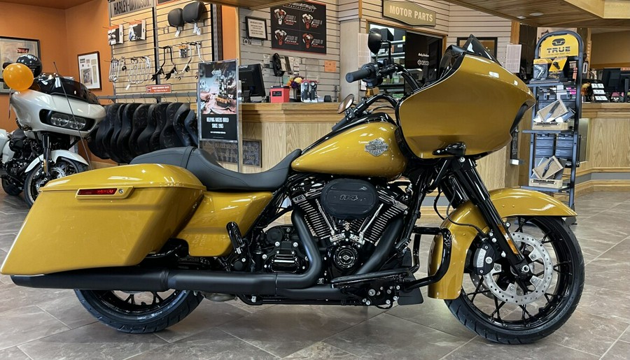 2023 HarleyDavidson Road Glide Special Prospect Gold Black Finish