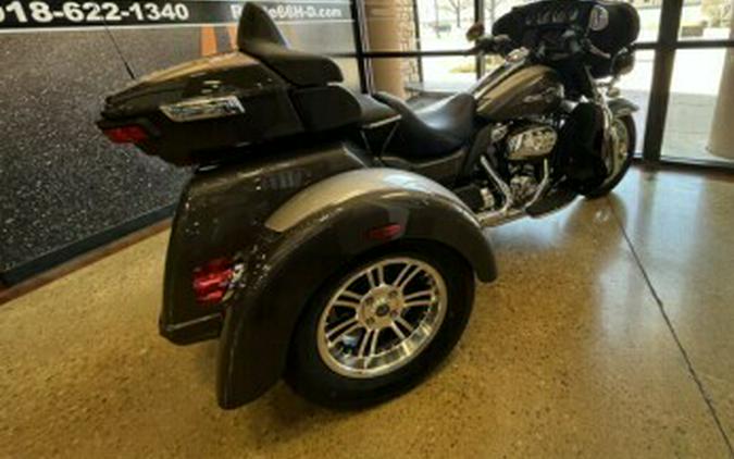 2023 Harley-Davidson® Tri Glide® Ultra Gray Haze/Silver Fortune