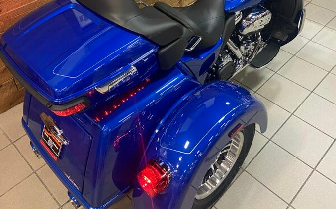 2024 Harley-Davidson Tri Glide Ultra Blue Burst FLHTCUTG