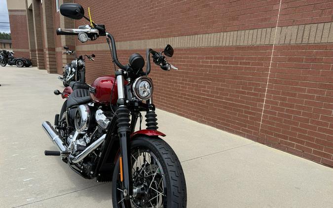 2026 Harley-Davidson® Street Bob® Brilliant Red Chrome Cast Wheels