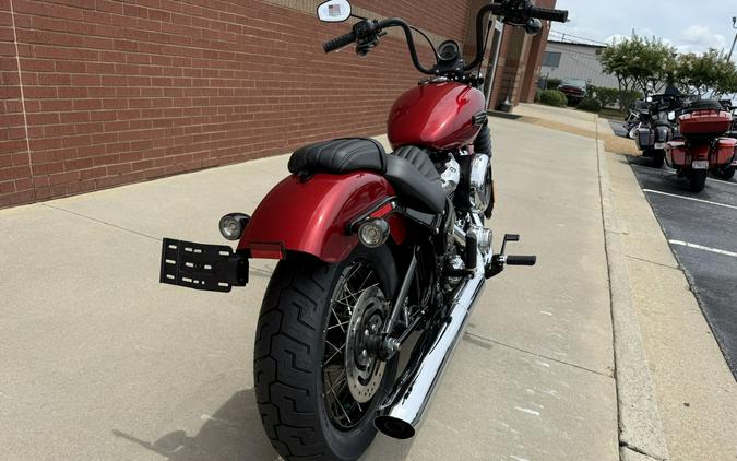 2026 Harley-Davidson® Street Bob® Brilliant Red Chrome Cast Wheels