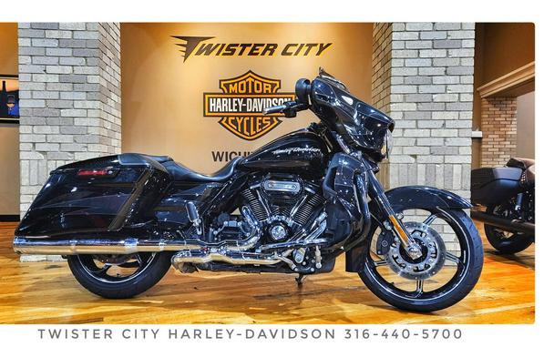 USED 2017 Harley-Davidson® CVO™ Street Glide®, FLHXSE
