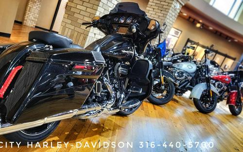 USED 2017 Harley-Davidson® CVO™ Street Glide®, FLHXSE
