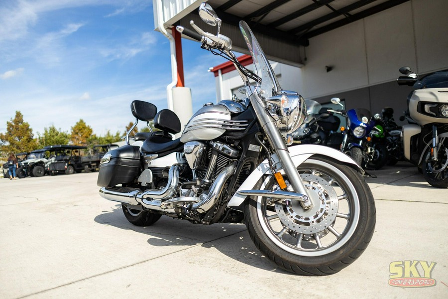 2009 Yamaha Stratoliner Base