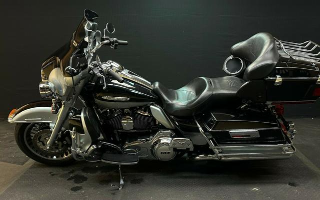 Harley-Davidson Electra Glide Ultra Limited 2012 FLHTK BLUE/ SILVER