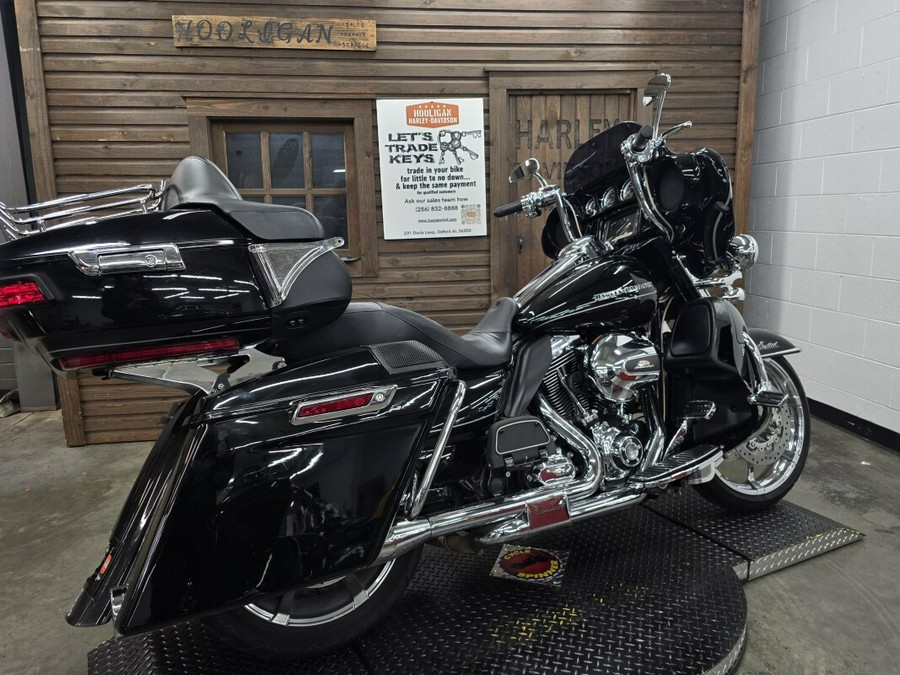 2016 Harley-Davidson® Ultra Limited BLACK W/PINSTRIPE