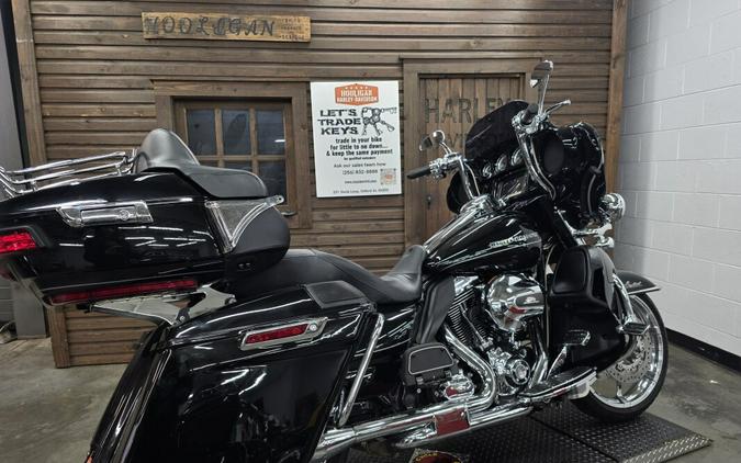 2016 Harley-Davidson® Ultra Limited BLACK W/PINSTRIPE