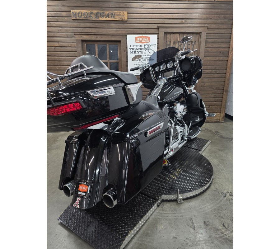 2016 Harley-Davidson® Ultra Limited BLACK W/PINSTRIPE