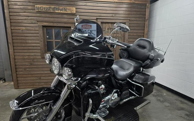 2016 Harley-Davidson® Ultra Limited BLACK W/PINSTRIPE