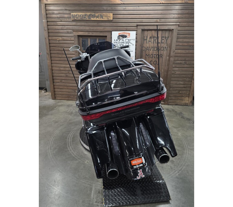 2016 Harley-Davidson® Ultra Limited BLACK W/PINSTRIPE