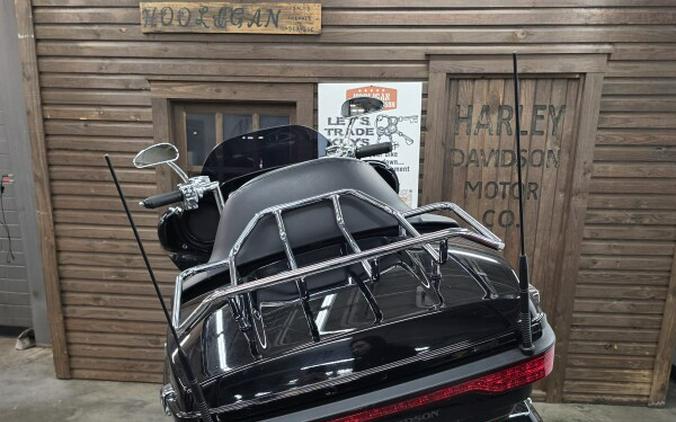 2016 Harley-Davidson® Ultra Limited BLACK W/PINSTRIPE