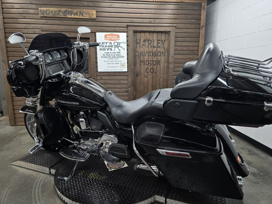 2016 Harley-Davidson® Ultra Limited BLACK W/PINSTRIPE