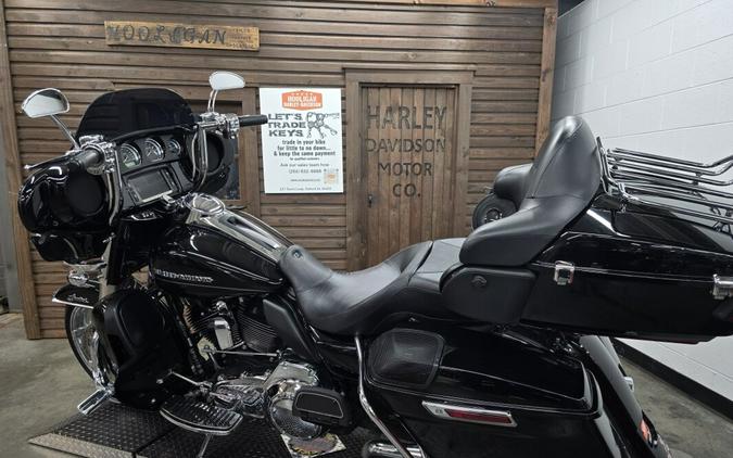 2016 Harley-Davidson® Ultra Limited BLACK W/PINSTRIPE