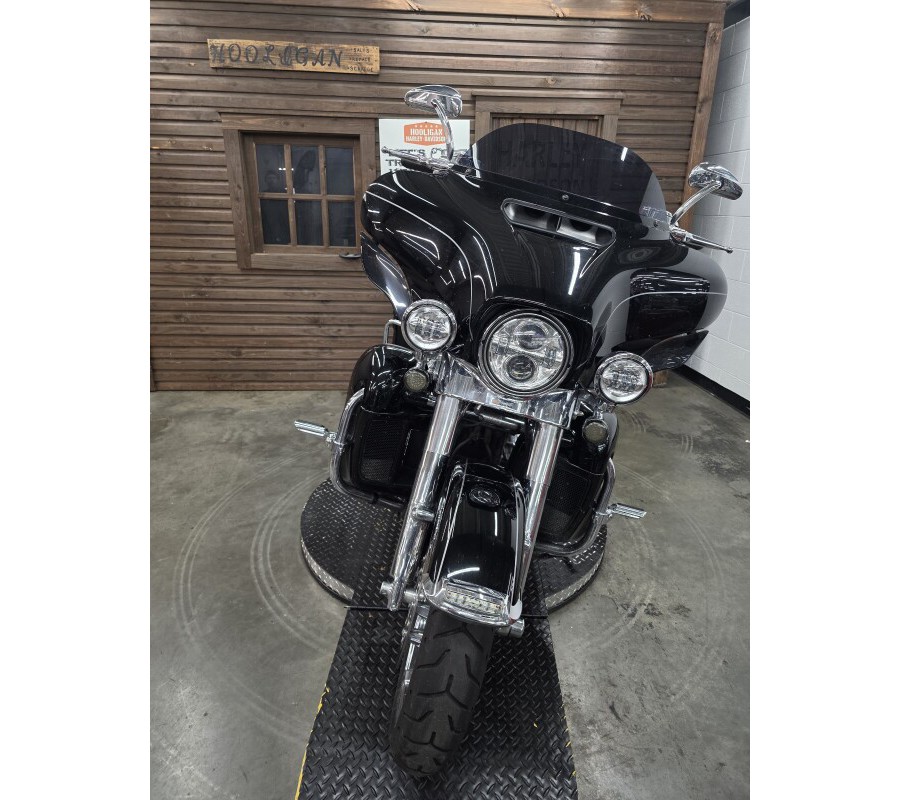 2016 Harley-Davidson® Ultra Limited BLACK W/PINSTRIPE