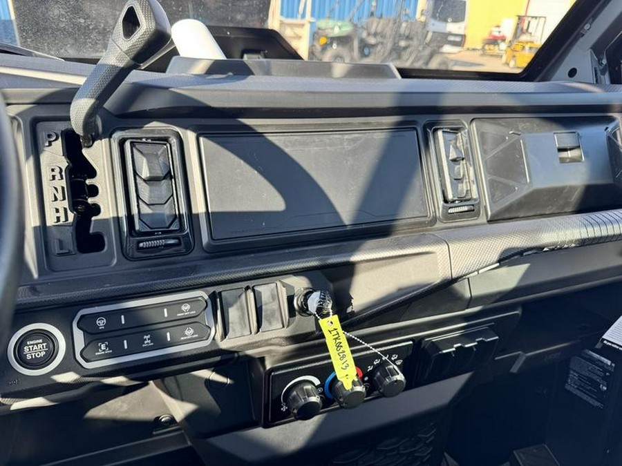 2026 Can-Am® Defender Limited HD11