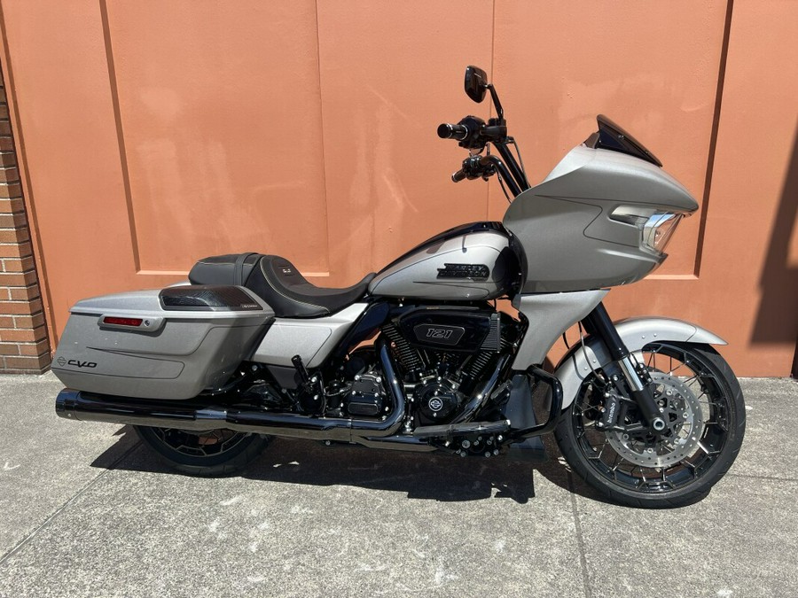 2023 Harley-Davidson CVO™ Road Glide Dark Platinum