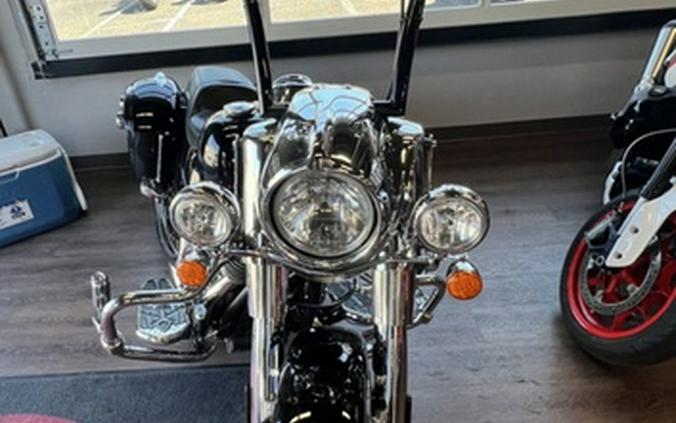 2018 Indian Springfield ABS Thunder Black ABS Steel Gray Over Burgundy Metallic