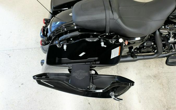 2023 FLTRXS Road Glide® Special - In Vivid Black