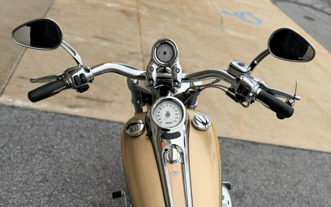 2003 Harley-Davidson® Screamin’ Eagle Softail Deuce FXSTDSE Centennial Gold and Vivid Black