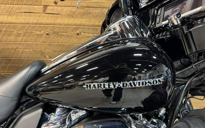 2018 Harley-Davidson® Ultra Limited Vivid Black FLHTK
