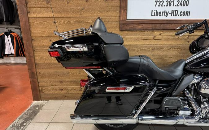 2018 Harley-Davidson® Ultra Limited Vivid Black FLHTK