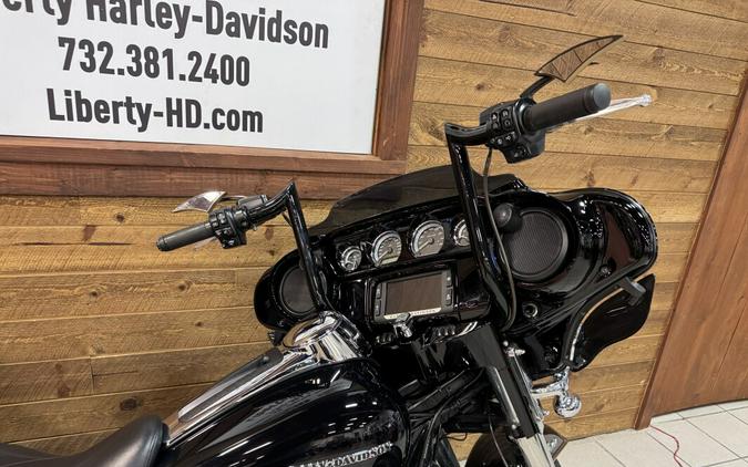 2018 Harley-Davidson® Ultra Limited Vivid Black FLHTK