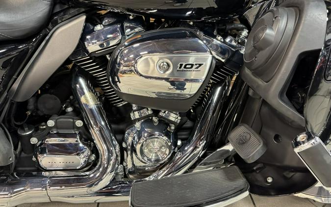 2018 Harley-Davidson® Ultra Limited Vivid Black FLHTK