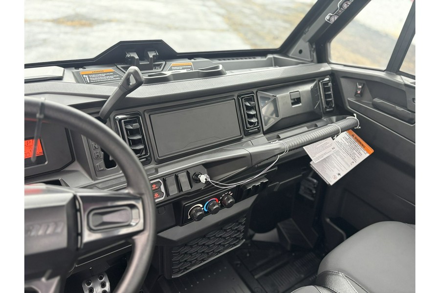 2026 Can-Am DEFENDER XT CAB HD11