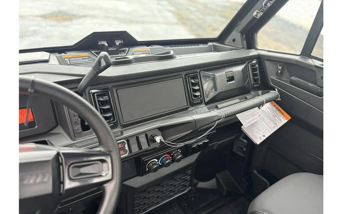 2026 Can-Am DEFENDER XT CAB HD11