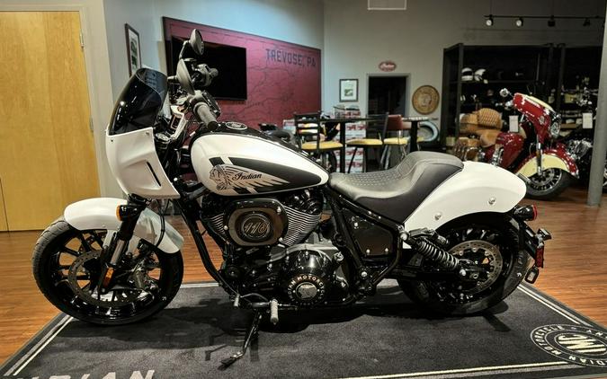 2024 Indian Motorcycle® Sport Chief Ghost White Metallic Smoke