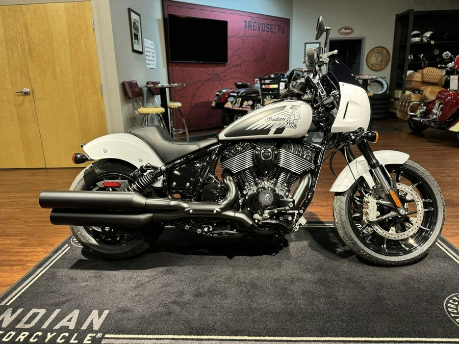 2024 Indian Motorcycle® Sport Chief Ghost White Metallic Smoke