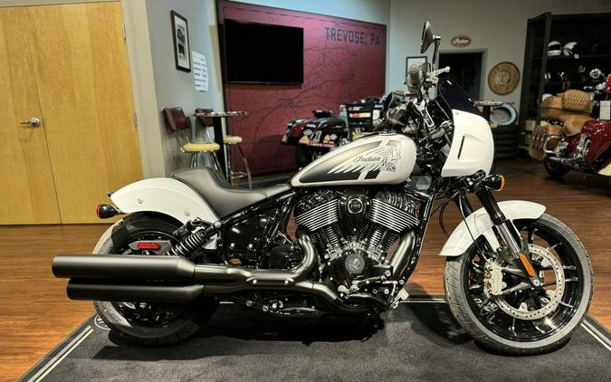 2024 Indian Motorcycle® Sport Chief Ghost White Metallic Smoke