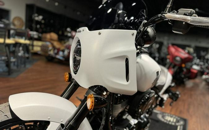 2024 Indian Motorcycle® Sport Chief Ghost White Metallic Smoke