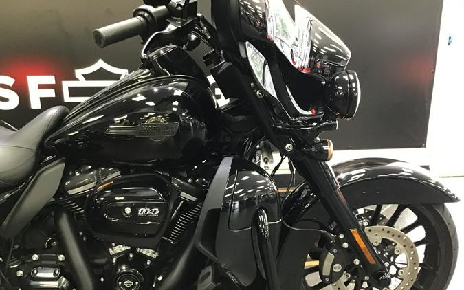 2025 Harley-Davidson® Tri Glide® Ultra Vivid Black