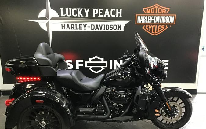 2025 Harley-Davidson® Tri Glide® Ultra Vivid Black