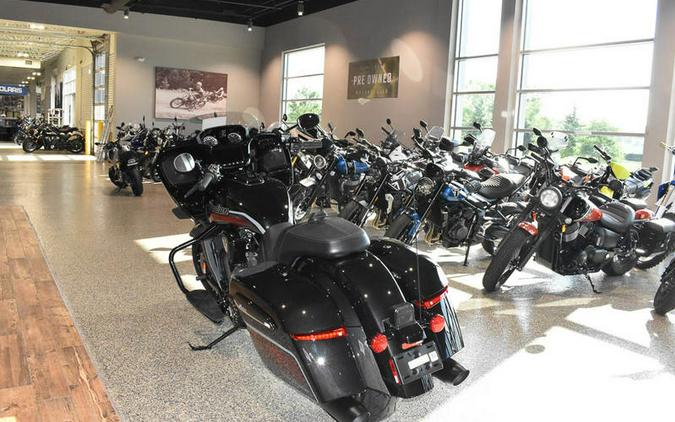 2026 Indian Motorcycle® Challenger Dark Horse Signature Series Abyss Metallic / Red Allert