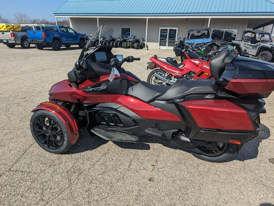 2024 Can-Am® Spyder RT Limited Dark Wheels